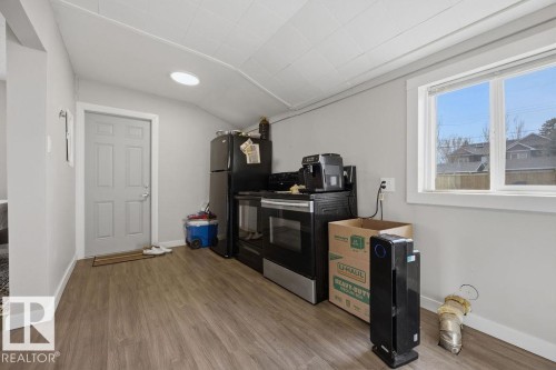 12210 95A Street, Edmonton, AB - Indoor