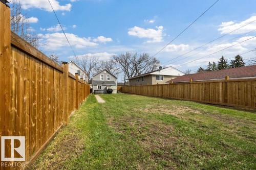 12210 95A Street, Edmonton, AB - Outdoor