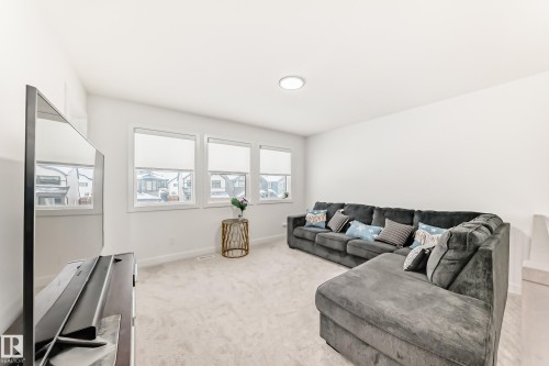 3247 Chernowski Way, Edmonton, AB - Indoor Photo Showing Living Room