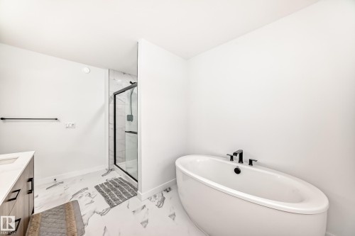 3247 Chernowski Way, Edmonton, AB - Indoor Photo Showing Bathroom