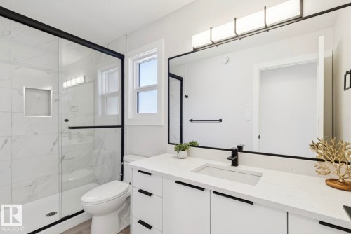 9751 223 Street, Edmonton, AB - Indoor Photo Showing Bathroom