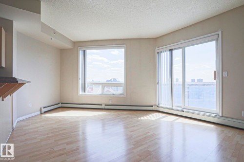 902 10504 99 Avenue, Edmonton, AB - Indoor Photo Showing Other Room