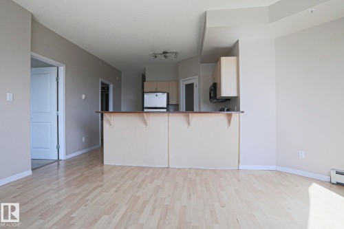 902 10504 99 Avenue, Edmonton, AB - Indoor Photo Showing Kitchen