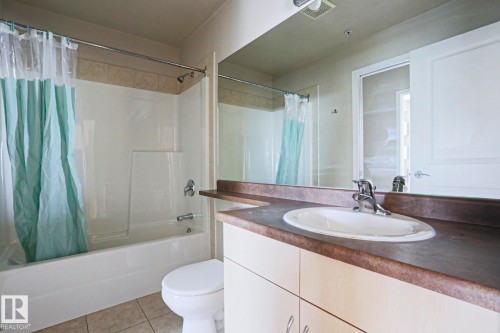 902 10504 99 Avenue, Edmonton, AB - Indoor Photo Showing Bathroom