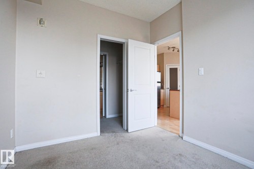 902 10504 99 Avenue, Edmonton, AB - Indoor Photo Showing Other Room