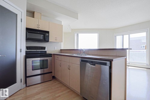 902 10504 99 Avenue, Edmonton, AB - Indoor Photo Showing Kitchen With Double Sink