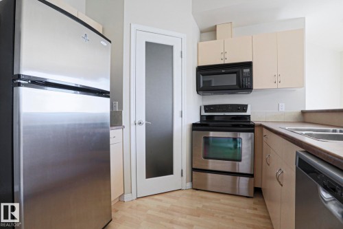 902 10504 99 Avenue, Edmonton, AB - Indoor Photo Showing Kitchen With Double Sink