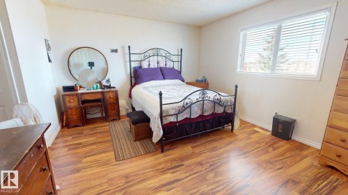 548 Wiseman Lane, Edmonton, AB - Indoor Photo Showing Bedroom