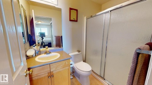 548 Wiseman Lane, Edmonton, AB - Indoor Photo Showing Bathroom