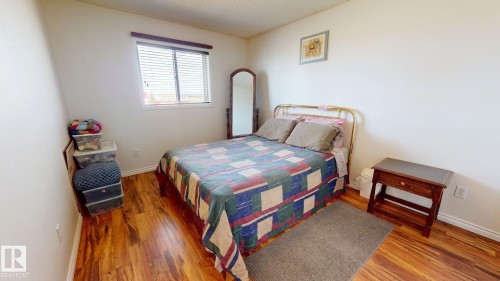 548 Wiseman Lane, Edmonton, AB - Indoor Photo Showing Bedroom