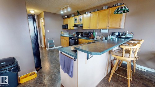 548 Wiseman Lane, Edmonton, AB - Indoor Photo Showing Kitchen