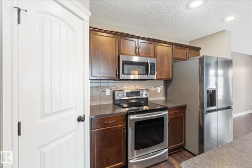 552 178A Street, Edmonton, AB - Indoor Photo Showing Kitchen