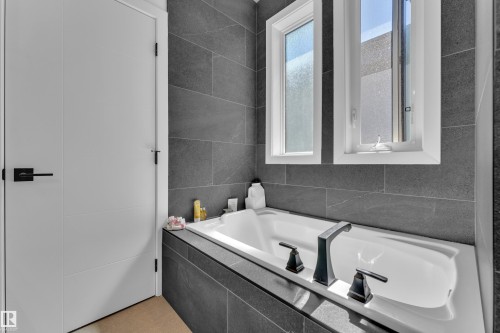 10227 146 Street, Edmonton, AB - Indoor Photo Showing Bathroom
