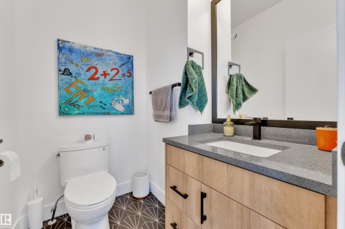 10227 146 Street, Edmonton, AB - Indoor Photo Showing Bathroom