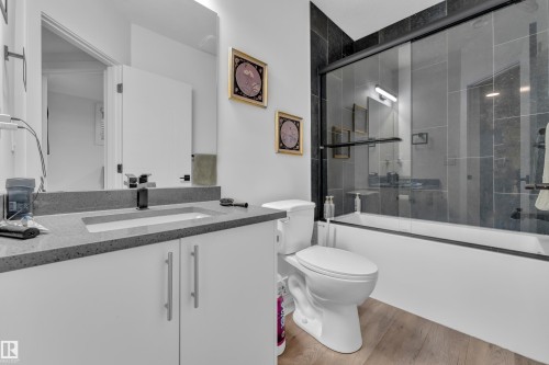 10227 146 Street, Edmonton, AB - Indoor Photo Showing Bathroom