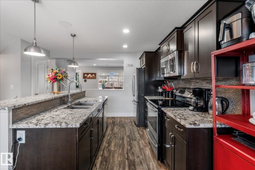 4126 6A Street, Edmonton, AB - Indoor Photo Showing Kitchen With Upgraded Kitchen