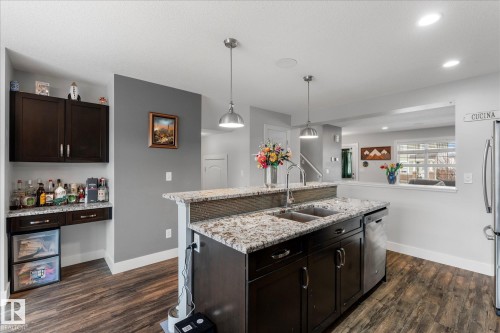 4126 6A Street, Edmonton, AB - Indoor Photo Showing Kitchen With Upgraded Kitchen