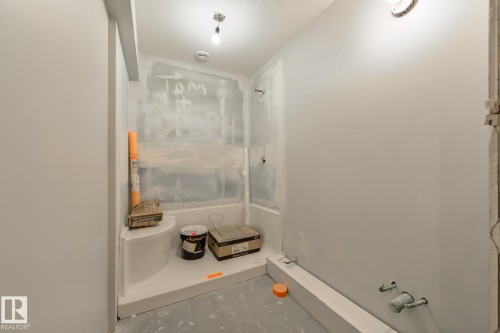 4126 6A Street, Edmonton, AB - Indoor Photo Showing Bathroom