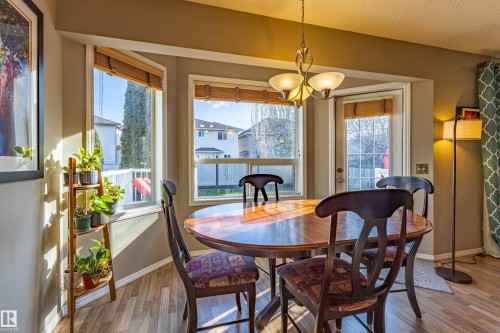 1438 Potter Greens Drive, Edmonton, AB - Indoor Photo Showing Dining Room