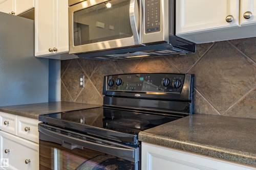 1438 Potter Greens Drive, Edmonton, AB - Indoor Photo Showing Kitchen
