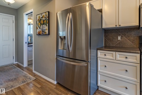 1438 Potter Greens Drive, Edmonton, AB - Indoor Photo Showing Kitchen
