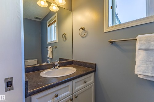 1438 Potter Greens Drive, Edmonton, AB - Indoor Photo Showing Bathroom