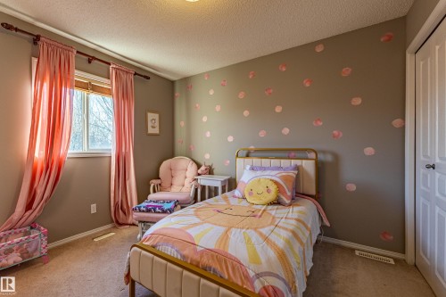 1438 Potter Greens Drive, Edmonton, AB - Indoor Photo Showing Bedroom