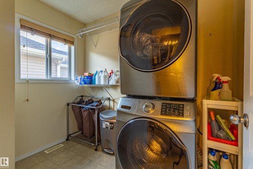1438 Potter Greens Drive, Edmonton, AB - Indoor Photo Showing Laundry Room