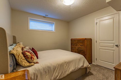 1438 Potter Greens Drive, Edmonton, AB - Indoor Photo Showing Bedroom