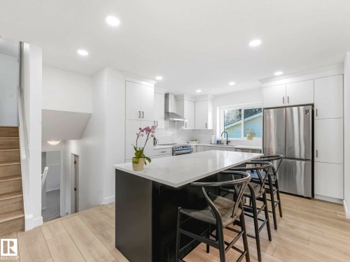 6011 37 Avenue, Edmonton, AB - Indoor Photo Showing Kitchen With Stainless Steel Kitchen With Upgraded Kitchen