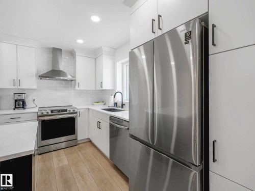 6011 37 Avenue, Edmonton, AB - Indoor Photo Showing Kitchen With Stainless Steel Kitchen With Upgraded Kitchen