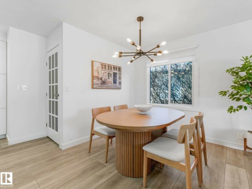 6011 37 Avenue, Edmonton, AB - Indoor Photo Showing Dining Room
