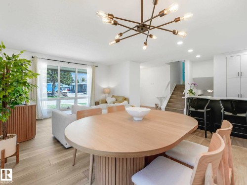 6011 37 Avenue, Edmonton, AB - Indoor Photo Showing Dining Room