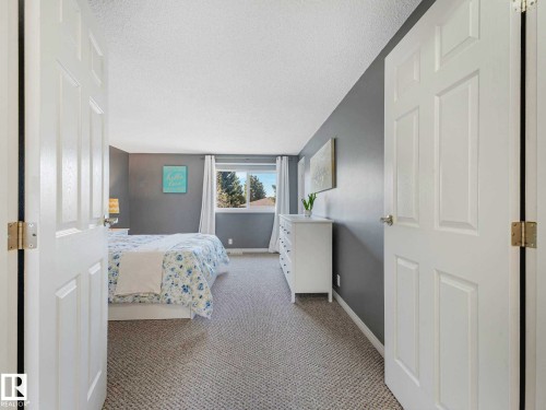 6011 37 Avenue, Edmonton, AB - Indoor Photo Showing Bedroom