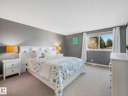6011 37 Avenue, Edmonton, AB - Indoor Photo Showing Bedroom