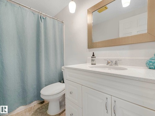 6011 37 Avenue, Edmonton, AB - Indoor Photo Showing Bathroom