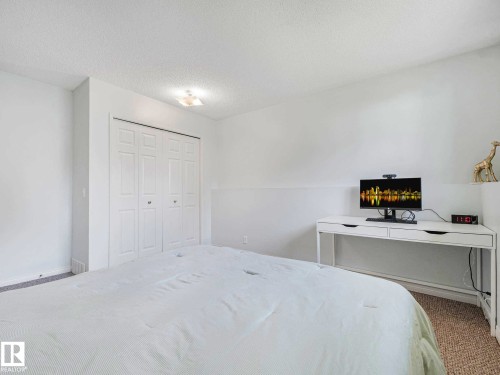 6011 37 Avenue, Edmonton, AB - Indoor Photo Showing Bedroom