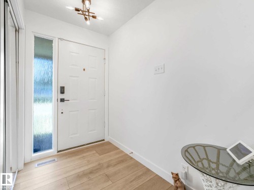 6011 37 Avenue, Edmonton, AB - Indoor Photo Showing Other Room