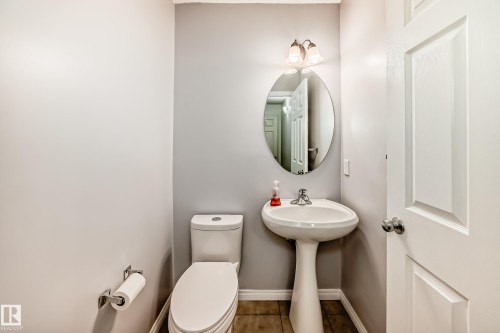 54 Royal Elm Road Nw, Calgary, AB - Indoor Photo Showing Bathroom