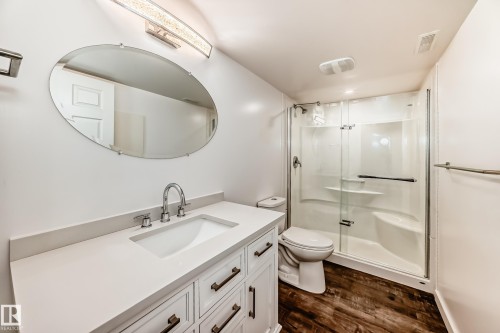 54 Royal Elm Road Nw, Calgary, AB - Indoor Photo Showing Bathroom