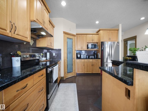 1015 61 Street, Edmonton, AB - Indoor Photo Showing Kitchen With Stainless Steel Kitchen