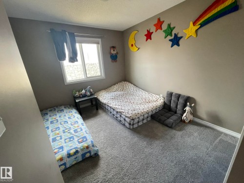 Neutral gray painted walls with light gray carpeting and white baseboards - 871 Ebbers Crescent, Edmonton, AB - Indoor Photo Showing Bedroom