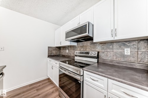 115 Keystone Lane, Leduc, AB - Indoor Photo Showing Kitchen