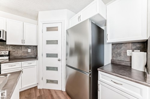 115 Keystone Lane, Leduc, AB - Indoor Photo Showing Kitchen