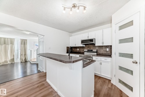 115 Keystone Lane, Leduc, AB - Indoor Photo Showing Kitchen