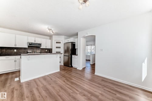 115 Keystone Lane, Leduc, AB - Indoor Photo Showing Kitchen