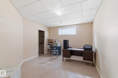 Carpeted room featuring a drop ceiling with recessed lighting, neutral painted walls, and a window with horizontal blinds - 30 Valleyview Ridge, Fort Saskatchewan, AB - Indoor