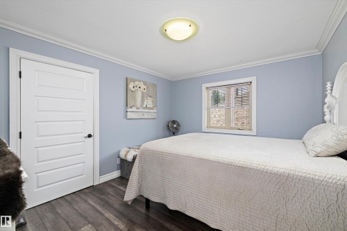 19 Oak Point, St. Albert, AB - Indoor Photo Showing Bedroom