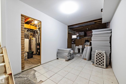 19 Oak Point, St. Albert, AB - Indoor Photo Showing Other Room