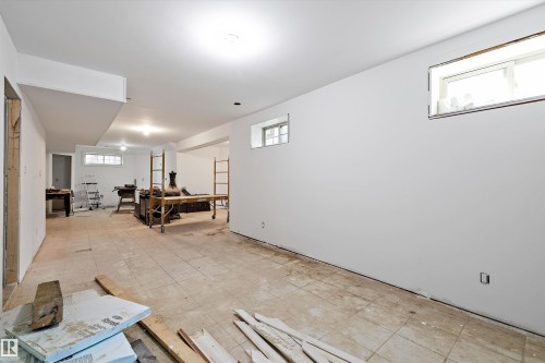 19 Oak Point, St. Albert, AB - Indoor Photo Showing Other Room